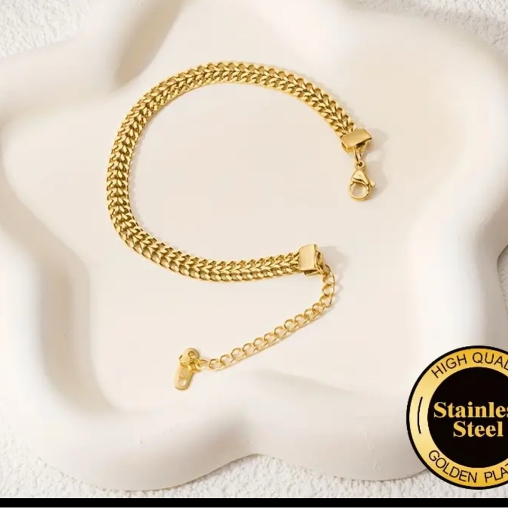 Elegant 18k Gold-Plated stainless steel Bracelet
